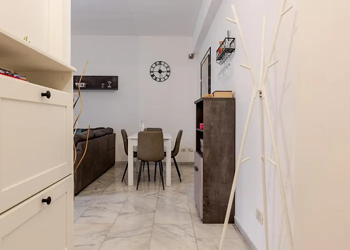 Modern In Portuense