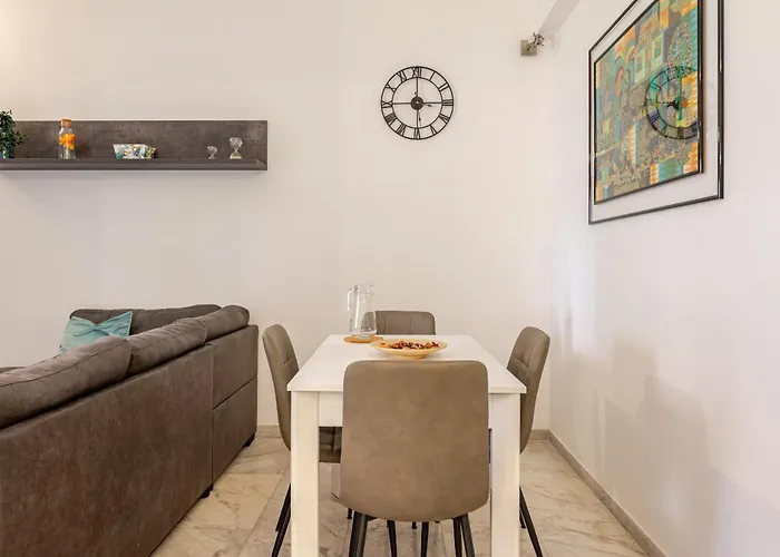 Modern In Portuense